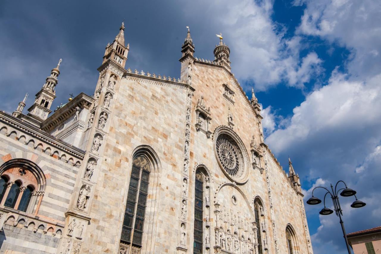 House Of Glass Cathedral View - The House Of Travelers Como Luaran gambar